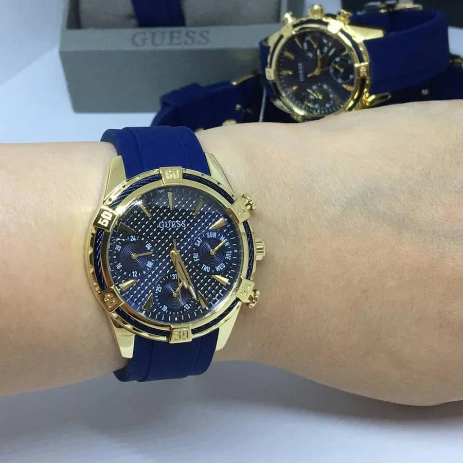 GUESS W0562L2