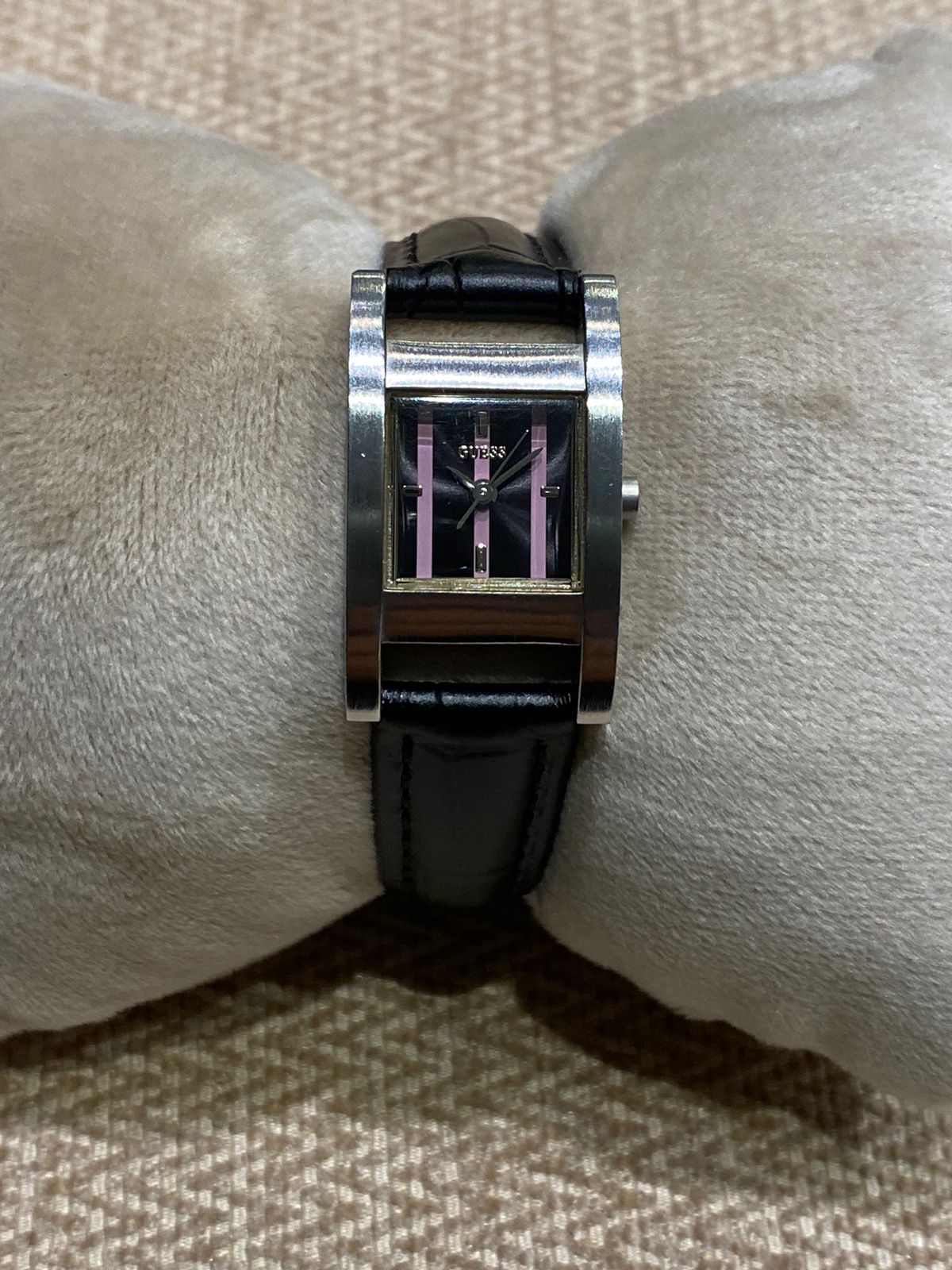 GUESS 165193L1 – Women's Rectangular Black Dial Watch