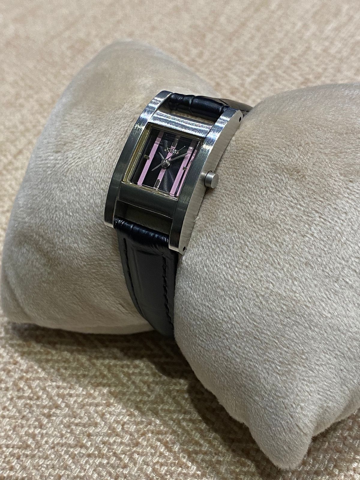 GUESS 165193L1 – Women's Rectangular Black Dial Watch